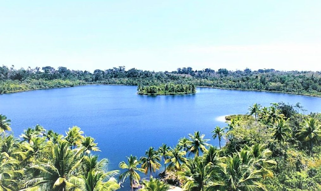 Mengunjungi Surga Wisata di Pulau Bombana